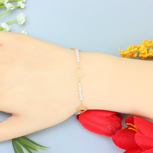 "Elegant & Trendy Bracelet, A Perfect Gift for Women, Thoughtful, EVCH1794 - Picture 9 of 10